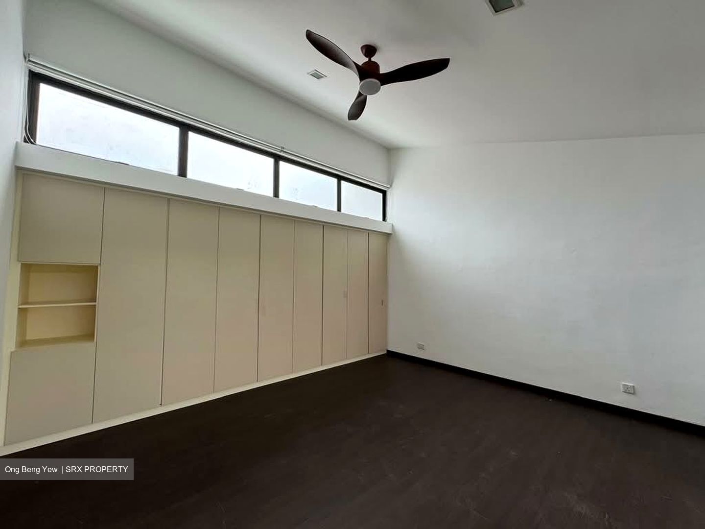 Angklong Lane (D20), Terrace #560007101
